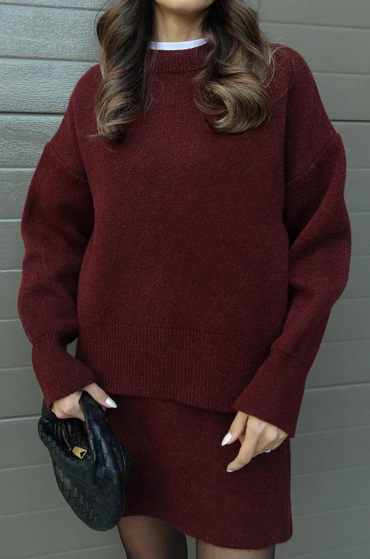 Mona Modischer Pullover und Minirock